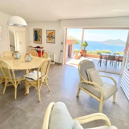 Villa Roc Vue Mer Et Piscine *